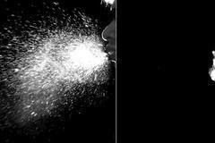 S rouškou nebo bez ní. Srovnání, jak se šíří koronavir při rozhovoru, kašlání a kýchnutí