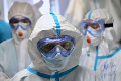 koronavirus Rusko zdravotníci