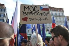 Demonstrace proti Benešové a Babišovi na Václavském náměstí, Milion chvilek pro demokracii