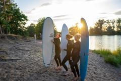 Surfaři místo na Bali trénují na českém rybníce