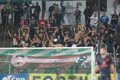 fotbal, Fortuna:Liga 2020/2021, Pardubice - Slavia, fanoušci Pardubic