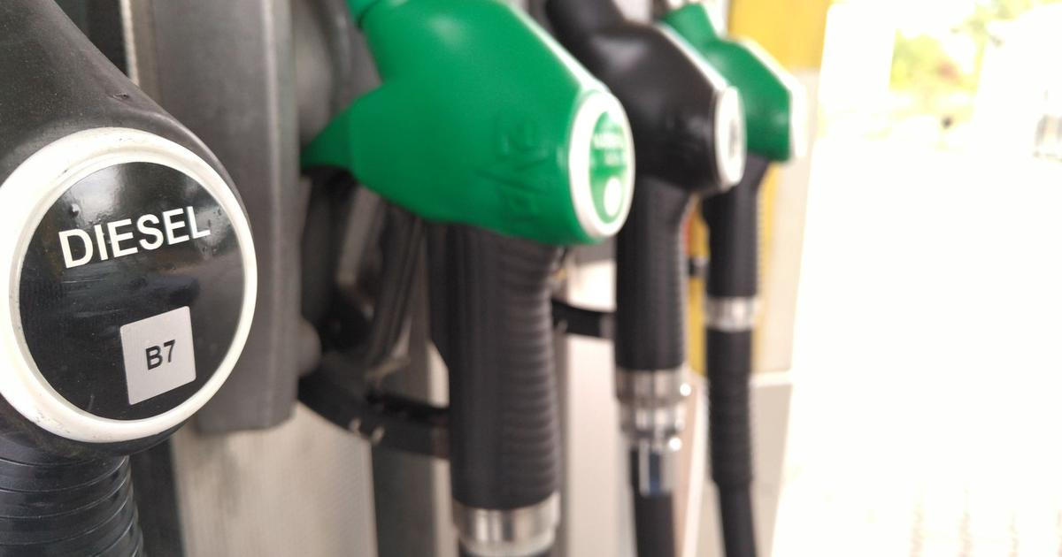 Ceny benzinu klesly na čtyřleté minimum, zlevňuje i nafta