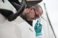 Koronavir - hraniční kontrola s Rakouskem, celníci, hasiči, měření teploty, maska, řidiči