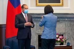 Americký ministr zdravotnictví Alex Azar se na Tchaj-wanu setkal s tamní prezidentkou Cchaj Jing-wen.