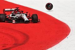 Havarovaná Alfa Romeo Kimiho Räikkönena v GP Rakouska F1 2020