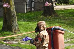 novičok, dekontaminace, chemik ilustrační,