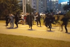 Zásah bezpečnostních složek proti demonstrujícím v Minsku a Vitebsku