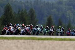 Závodní pole při Grand Prix České republiky třídy Moto3 v Brně 2020