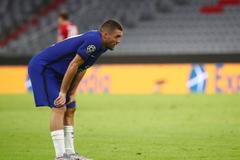 Smutný hrát Chelsea Mateo Kovačič po vyřazení v osmifinále Ligy mistrů  od Bayernu