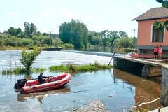 Policie, řeka, pátrání