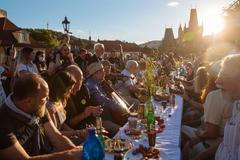 Prostřený Karlův most, Praha