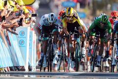 Peter Sagan a Wout Van Aert ve finiši 11. etapy Tour de France 2020