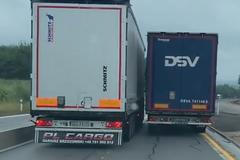 Řidič kamionu nebezpečně předjížděl v zúžení na D1