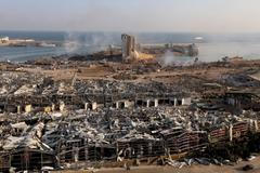 Zničený přístav v libanonském Bejrútu