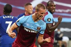 Tomáš Souček z West Hamu slaví gól v zápase s Chelsea