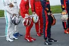 Helmy pilotů formule 1 na testech v Barceloně 2020