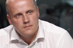 Strážník kritizoval hygieniky: Všechno selhalo. Rodina má na čele terč, říká jeho šéf