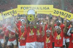 Slavia slaví mistrovský titul po derby se Spartou v červenci 2020