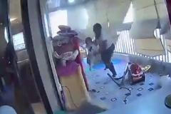 Zlomek času na reakci. Jak se chovali lidé při samotném výbuchu v Bejrútu