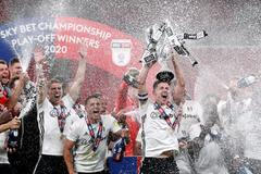 Fulham slaví postup do Premier League