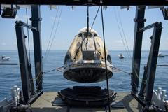 Přistání Crew Dragon