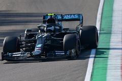 Valtteri Bottas v Mercedesu při Velké ceně Emilie-Romagny v Imole 2020