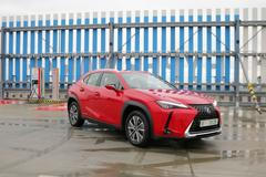 Lexus UX300e elektromobil