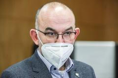 Živě: Otevřou se školy 12. dubna? Ministr představuje podmínky návratu dětí do lavic