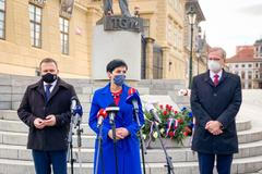 Předsedové KDU-ČSL, TOP 09 a ODS při podpisu memoranda o spolupráci