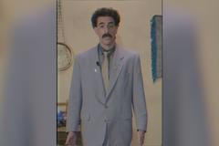 Jak se máš? Borat mluví česky a zastává se Giulianiho