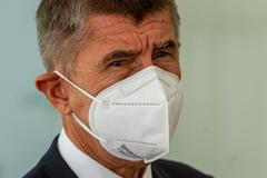 Upraví vláda protiepidemická opatření? A otevřou se skiareály? Sledujte brífink