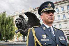 Generál míří na velitelství NATO