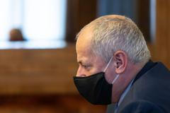 Ministr zdravotnictví Roman Prymula během ranního rozhovoru s novináři Týdeníku Respekt. 23. 10. 2020.