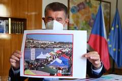 2 minuty - Babišův temný rok