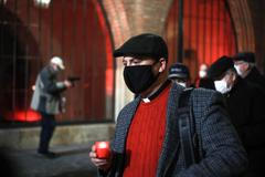 Červená středa - pochod kolem červeně nasvícených budov za lidi pronásledované pro svou víru, 25. 11. 2020