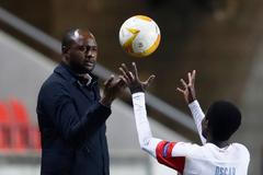 iKouč NIce Patrick Vieira a Oscar Dorley v zápase Evropské ligy Slavia - Nice