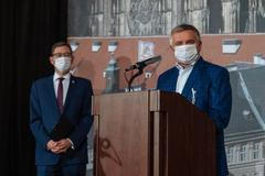 Hradní kancléř Vratislav Mynář a ředitel Lesní správy Lány Miloš Balák na briefingu ke kauze Lány 27. srpna 2020