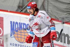 Hokejový útočník Matěj Stránský v dresu Třince slaví extraligový gól