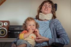 Mladé mamince zamítli lék na roztroušenou sklerózu. Místo péče o syna bojuje o život