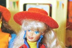 Foto: Vytoužená barbie i walkman. Jak vypadaly ikonické vánoční dárky z devadesátek