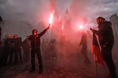 Demonstrace fanoušků, hooligans, proti vládním nařízením - koronavirus - Staroměstské náměstí