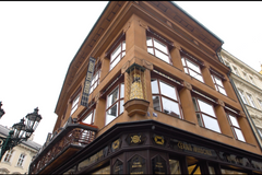 Dům U Černé Matky Boží: Architektonický styl, který se narodil na našem území