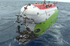 Čína spustila na dno Mariánského příkopu ponorku s třemi badateli