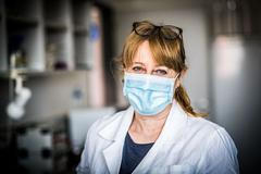 Tachezy: Nechali jsme to zajít moc daleko, počty mrtvých porostou, očkování nestíháme