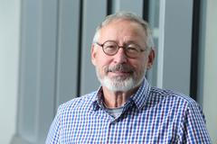 ústav organické chemie a biochemie zdeněk hostomský ředitel