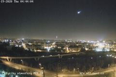 Padající meteor nad Prahou