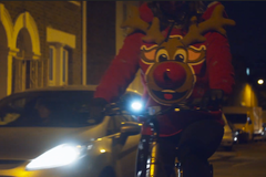 Ford svetr „Safe Distance“