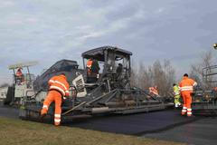 Výměna asfaltu na mosteckém autodromu