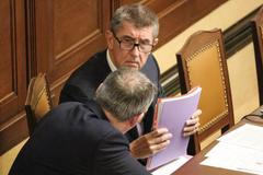 Živě: Prodlouží se nouzový stav? Jaký má vláda plán? Sledujte jednání sněmovny