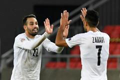 Eran Zahavi a Eyal Golasa v zápase Ligy národů mezi Slovenskem a Izraelem